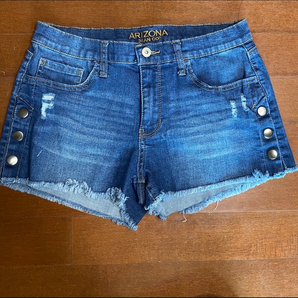 Denim shorts - Picture 2 of 4